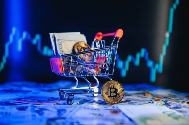 Avro banknotları, bozuk paralar, bitcoin ile dolar banknotları. Yüksek kalite fotoğraf