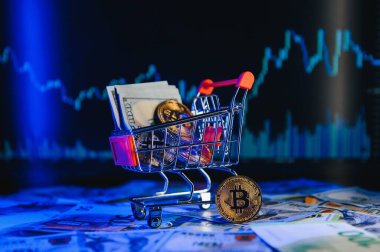 Para geçmişi. Euro Banknotes ve Bitcoin kripto para yatırımı konsepti ile ABD doları