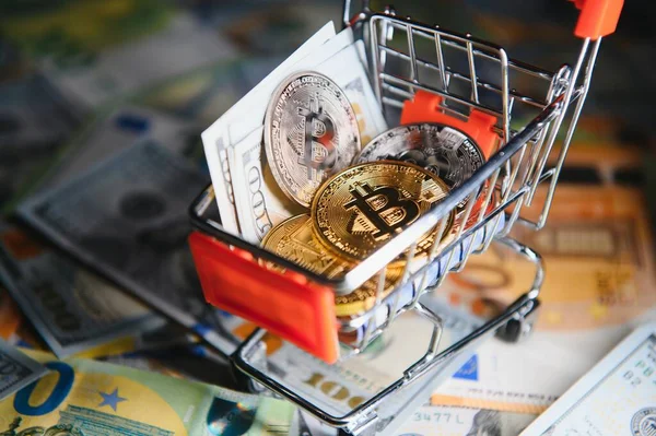 Notas Moedas Euro Notas Dólar Com Bitcoin Foto Alta Qualidade — Fotografia de Stock