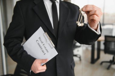 Emlakçı sözleşmeyi açıkladı.