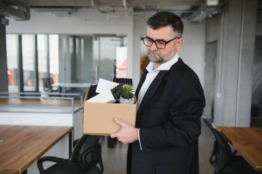 Eski erkek çalışanın işinden kovulması..