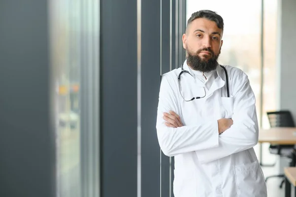 Young Aged Handsome Pleasant Arabic Male Doctor White Coat Posing — Stock Photo, Image