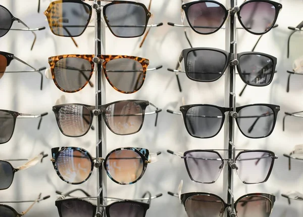 Gafas Sol Estantes Exposición Tienda Gafas — Foto de Stock