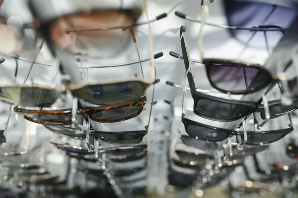 Gafas Sol Estantes Exposición Tienda Gafas — Foto de Stock
