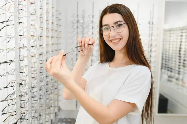 Health Care Eyesight Vision Concept Happy Woman Choosing Glasses Optics — Stockfoto