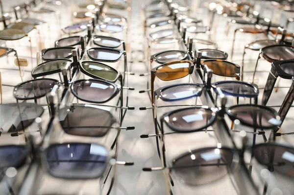 Gafas Sol Estantes Exposición Tienda Gafas —  Fotos de Stock