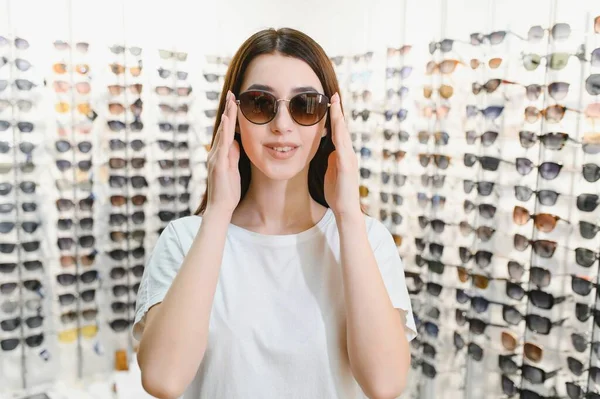 Portrait Young Woman Shopping Standing Store Trying Sunglasses Mirror — Stock Photo, Image