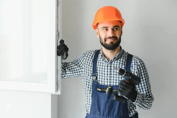 Construction Worker Installing Window House — Stock Photo, Image