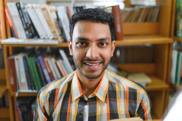 Gelukkig Slim Indisch Arabisch Man Gemengd Ras Man Universiteit Student — Stockfoto