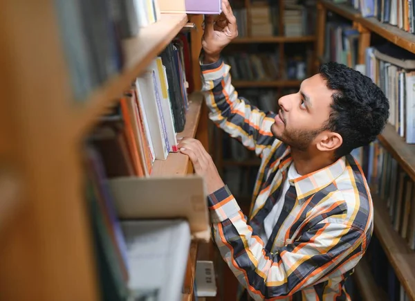 Heureux Intelligent Indien Arabe Guy Mixte Race Mâle Étudiant Université — Photo