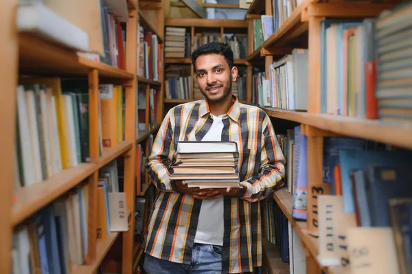 Portré Vidám Férfi Nemzetközi Indiai Diák Hátizsák Tanulási Kiegészítők Mellett — Stock Fotó