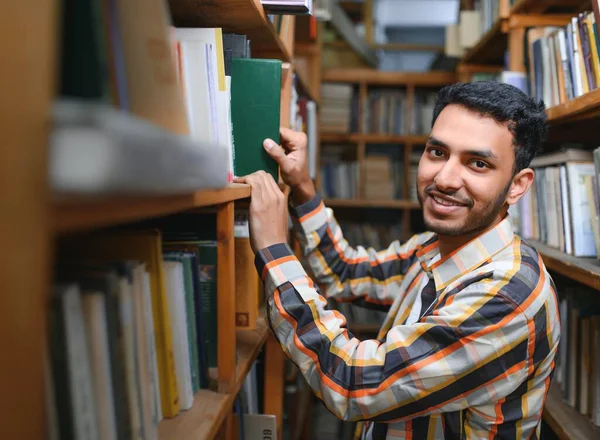 Gelukkig Slim Indisch Arabisch Man Gemengd Ras Man Universiteit Student — Stockfoto