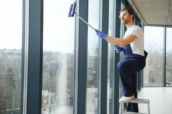 Employee Professional Cleaning Service Washes Glass Windows Building Showcase Cleaning — Stock Photo, Image