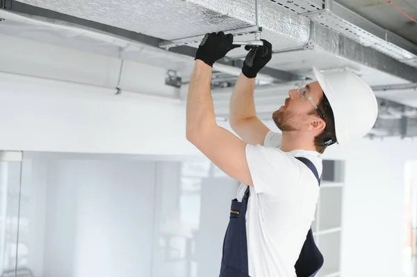 Caucasian Hvac Technician Worker His 40S Testing Newly Installed Warehouse — Stock Photo, Image