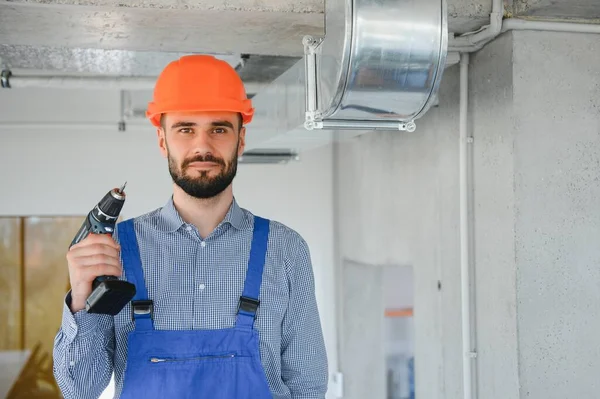 Engenheiro Hvac Instalar Sistema Ventilação Recuperação Calor Para Nova Casa — Fotografia de Stock
