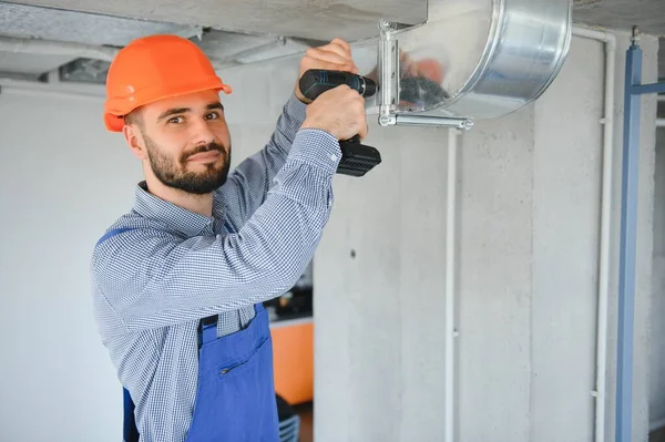 Installation Och Reparation Ventilationssystem Hvac Tekniker Jobbet Banner Kopiera Utrymme — Stockfoto