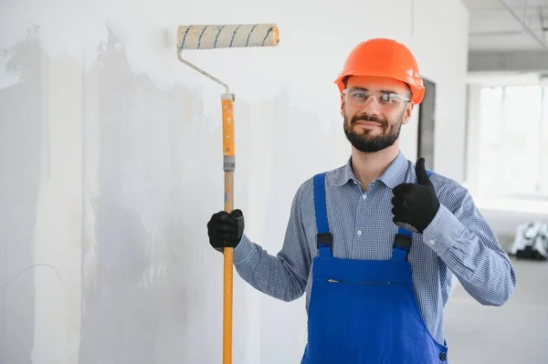 Retrato Jovem Trabalhador Construtor Posando Grande Sala Inacabada Conceito Construção — Fotografia de Stock