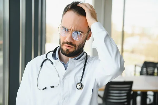 Stressed Male Doctor Mid Adult Male Doctor Working Long Hours — Stockfoto