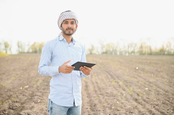 Fiatal Indiai Mezőgazdasági Termelő — Stock Fotó