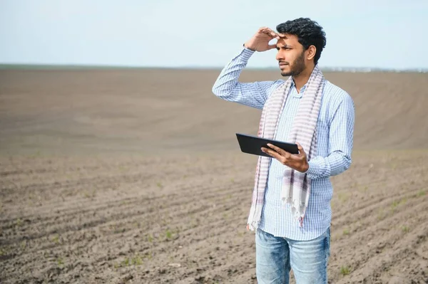 Jovem Agricultor Indiano Seu Campo — Fotografia de Stock