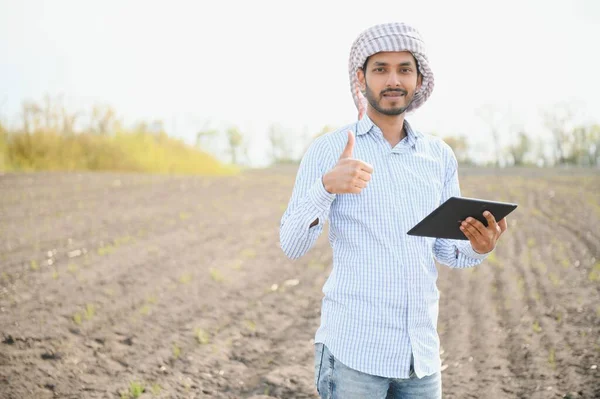 Young Indian Farmer Agriculture Field — Stock Photo, Image