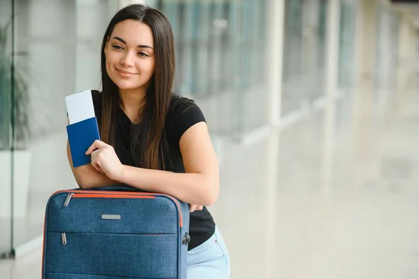Vacation Travel Beautiful Young Brunette Lady Airport Terminal Happy Smiling — Stock Photo, Image