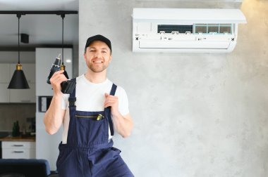 Temizlik, onarım ve bakım Klima Servisi adamdır