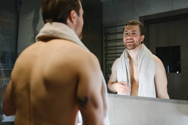 Young Man Looking Mirror Shaving Home — Stock Photo, Image