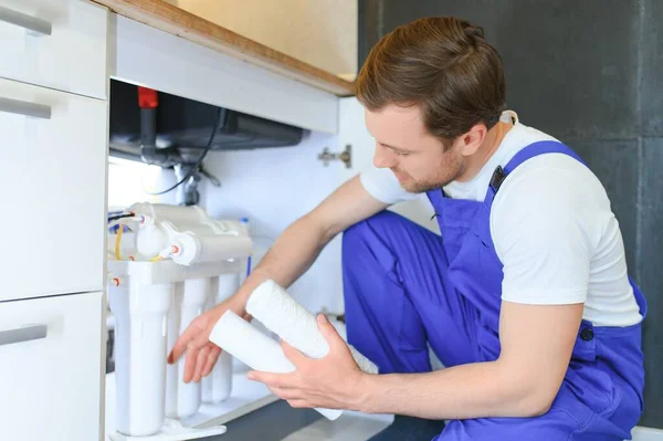 Young Plumber Technician Installing Repairing System Water Filtration — Stock Photo, Image