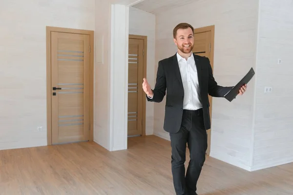 Successful Real Estate Agent Stands New Modular Building Offers New — Stock Photo, Image
