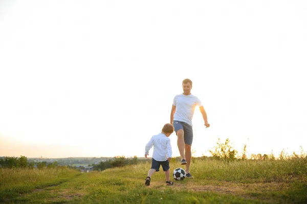 Jeune Père Avec Son Petit Fils Jouant Football Fête Des — Photo
