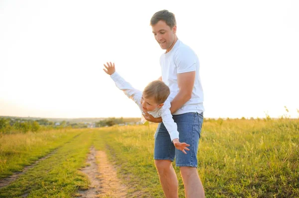 Apák Napja Boldog Családi Apa Kisgyermek Fia Játszik Röhög Természet — Stock Fotó