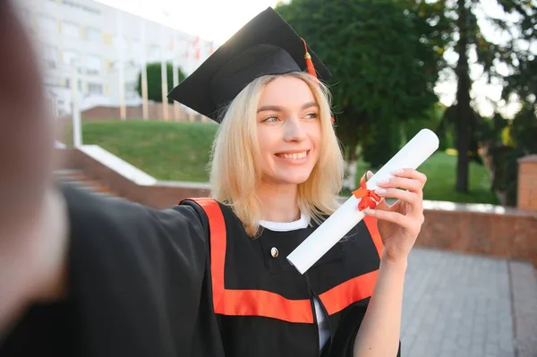 Young Female Graduate Background University — Stock Photo, Image