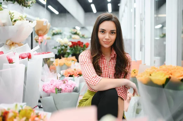 Usmívající Žena Květinářství Malé Obchodní Květinářství Majitel — Stock fotografie