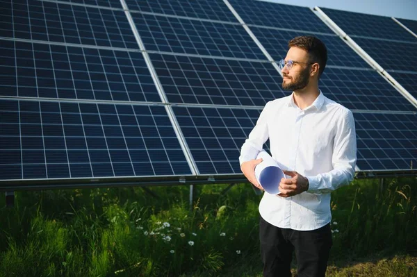 Solar Power Plant Man Standing Solar Panels Renewable Energy — Stok fotoğraf