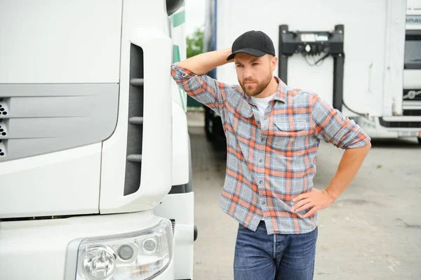 Portrait Confident Truck Driver Parking Lot Looking Camera Copy Space — Stock Photo, Image