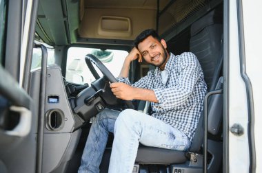 Hintli bir kamyon şoförünün portresi