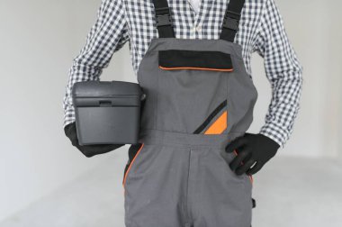 İnşaat alanındaki bir inşaatçının portresi..