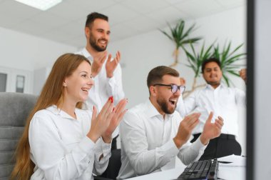 onların iş projede birlikte ofiste çalışan iş takım