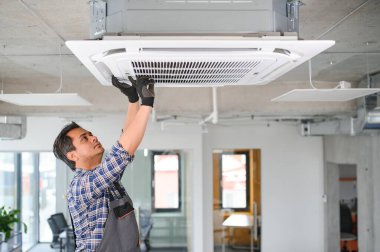 Havalandırma temizliği. İş uzmanıyım. Havalandırma sistemini (Hvac) onar. Sanayi geçmişi.