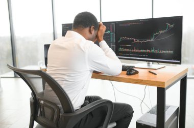 Üzgün Afrikalı tüccar iş dünyasında başarısız oldu