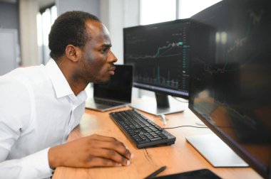 Üzgün Afrikalı tüccar iş dünyasında başarısız oldu