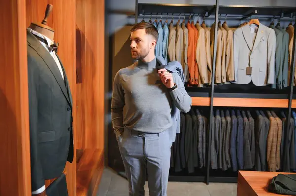 satır uygun dükkan karşı klasik yelek işadamı.