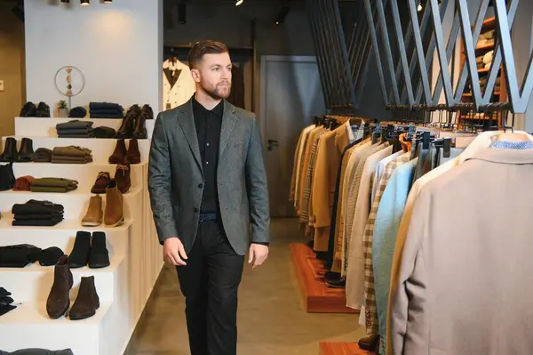 satır uygun dükkan karşı klasik yelek işadamı.