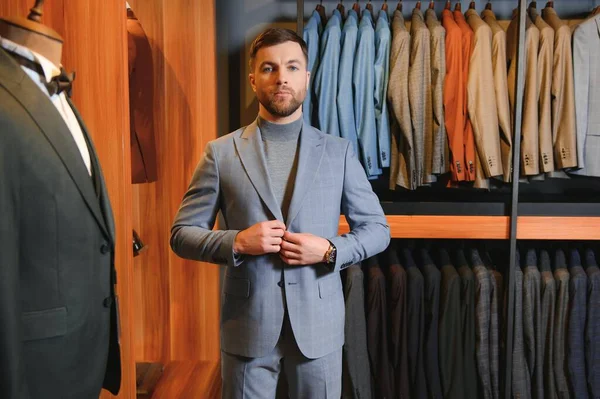 satır uygun dükkan karşı klasik yelek işadamı.