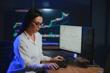 Kripto döviz piyasalarında çalışan borsa simsarları ve engelleme teknolojisi.