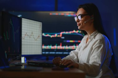 Kripto döviz piyasalarında çalışan borsa simsarları ve engelleme teknolojisi.