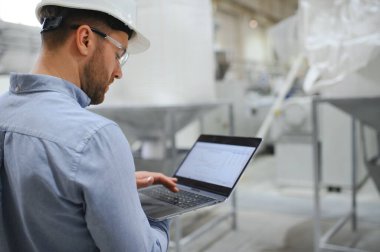 Profesyonel Ağır Sanayi Mühendisinin Portresi.