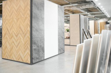 Galeride seramik sergisi.