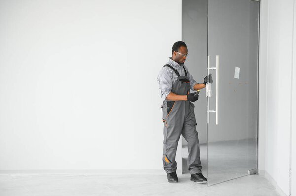 Worker Installing Glass Door Office Royalty Free Stock Photos